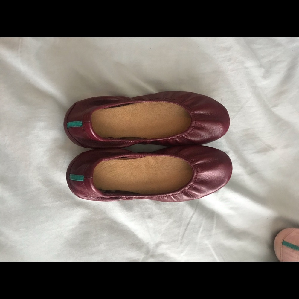 Maroon tieks with tarrago